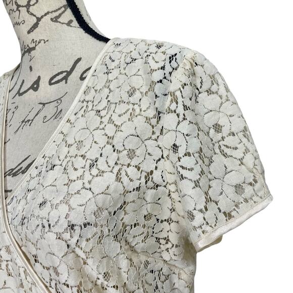 Vintage 00s Y2K Old Navy Women’s Cream Lace Wrap Blouse Cap Sleeve - Medium - Picture 5 of 16